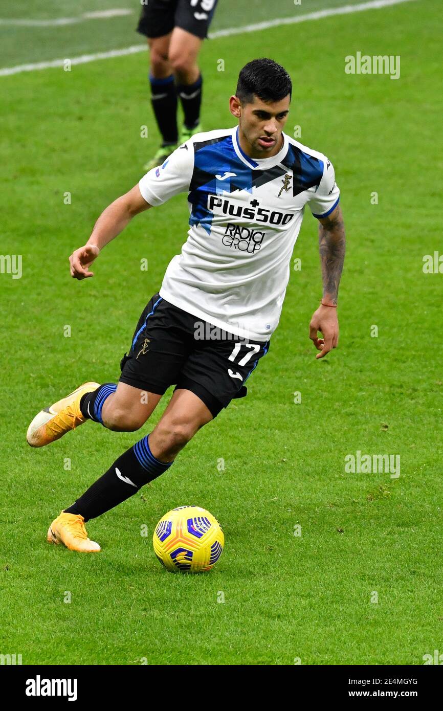 Milano, Italia. 23 gennaio 2021. Cristian Romero (17) di Atalanta ha visto nella serie UNA partita tra AC Milano e Atalanta a San Siro a Milano. (Photo Credit: Gonzales Photo/Alamy Live News Foto Stock