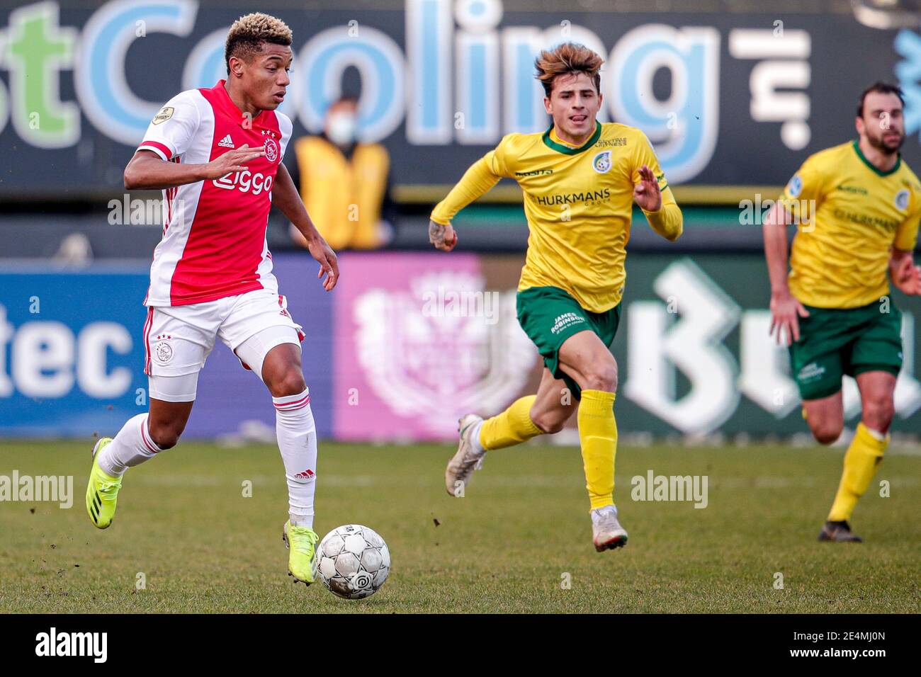 SITTARD, PAESI BASSI - GENNAIO 24: David Neres di Ajax, Lazaros Rota di Fortuna Sittard durante la partita olandese Eredivisie tra Fortuna Sittard e Ajax a Fortuna Sittard Stadiium il 24 gennaio 2021 a Sittard, Paesi Bassi (Foto di Broer van den Boom/Orange Pictures/Alamy Live News) Foto Stock