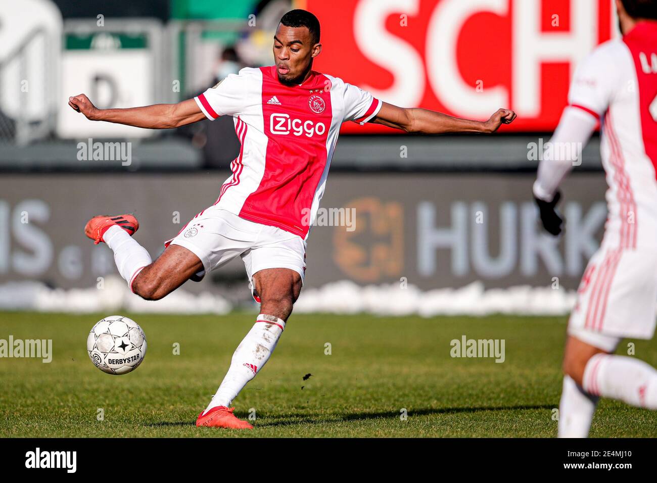 SITTARD, PAESI BASSI - GENNAIO 24: Ryan Gravenberch di Ajax durante la partita olandese di Eredivisie tra Fortuna Sittard e Ajax al Fortuna Sittard Stadiium il 24 gennaio 2021 a Sittard, Paesi Bassi (Foto di Broer van den Boom/Orange Pictures/Alamy Live News) Foto Stock