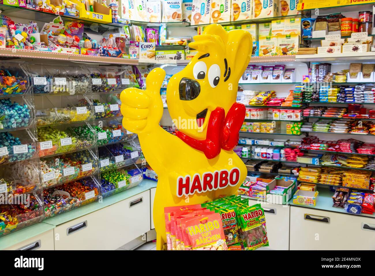 Orsacchiotto d'oro Haribo. Una morbida, chewy, gummy cnady in una varietà di sapori di frutta. Malta, Valletta, 15 maggio 2019 Foto Stock