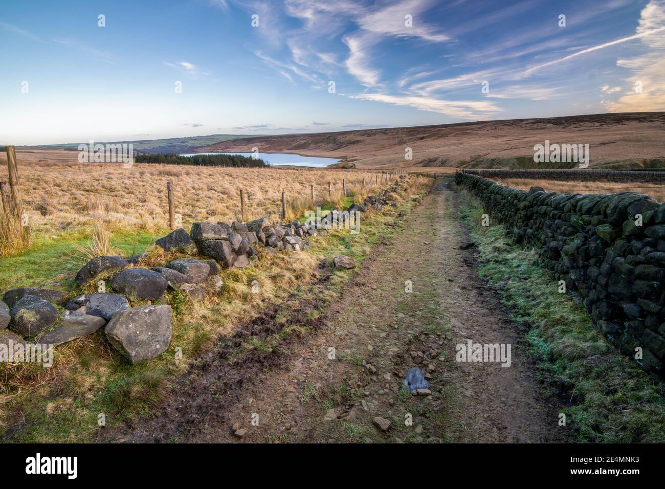 Bellissimo paesaggio invernale Moorland intorno alla Pennine Way a Calderdale, West Yorkshire Foto Stock