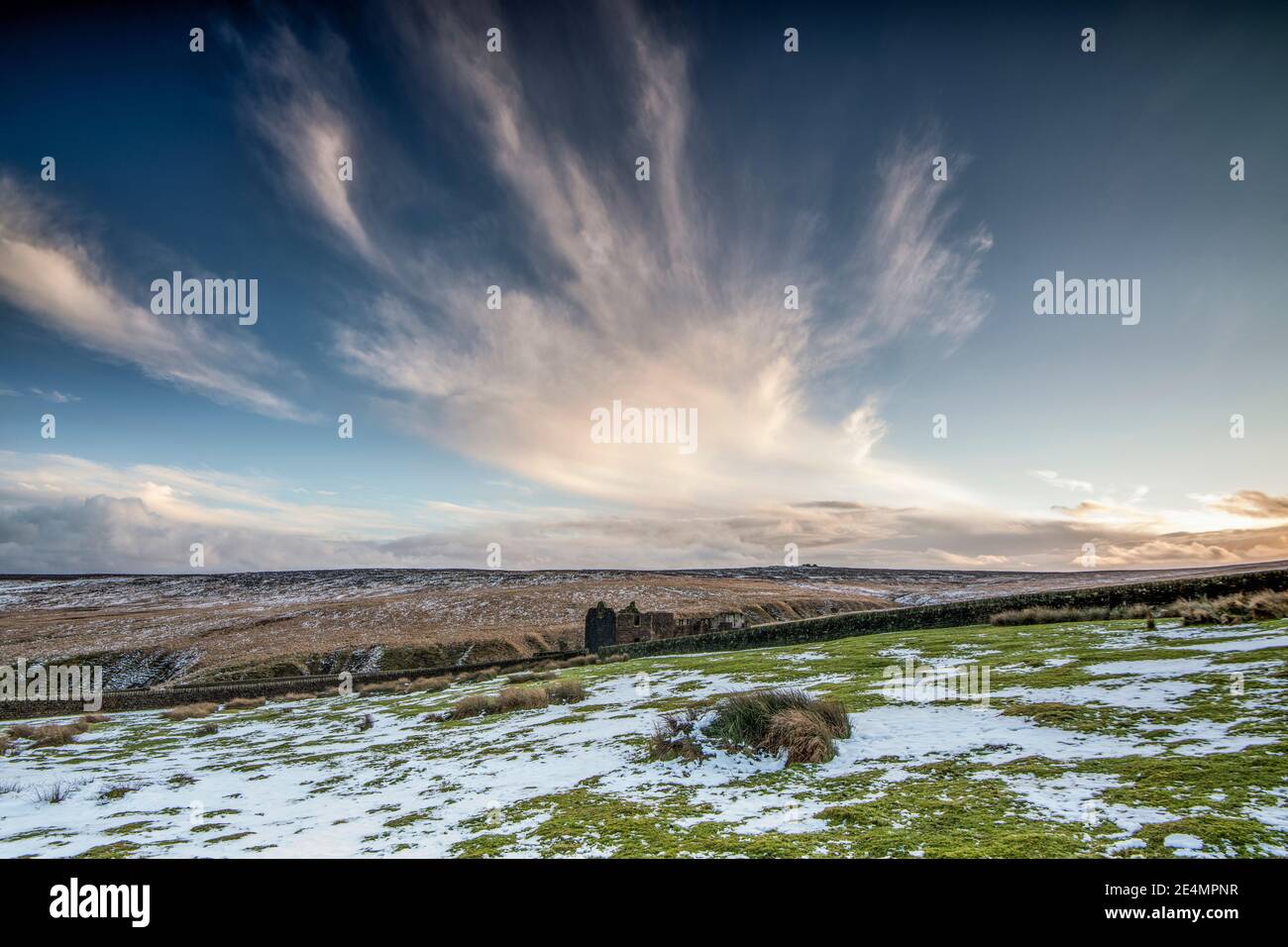 Bellissimo paesaggio invernale Moorland intorno alla Pennine Way a Calderdale, West Yorkshire Foto Stock