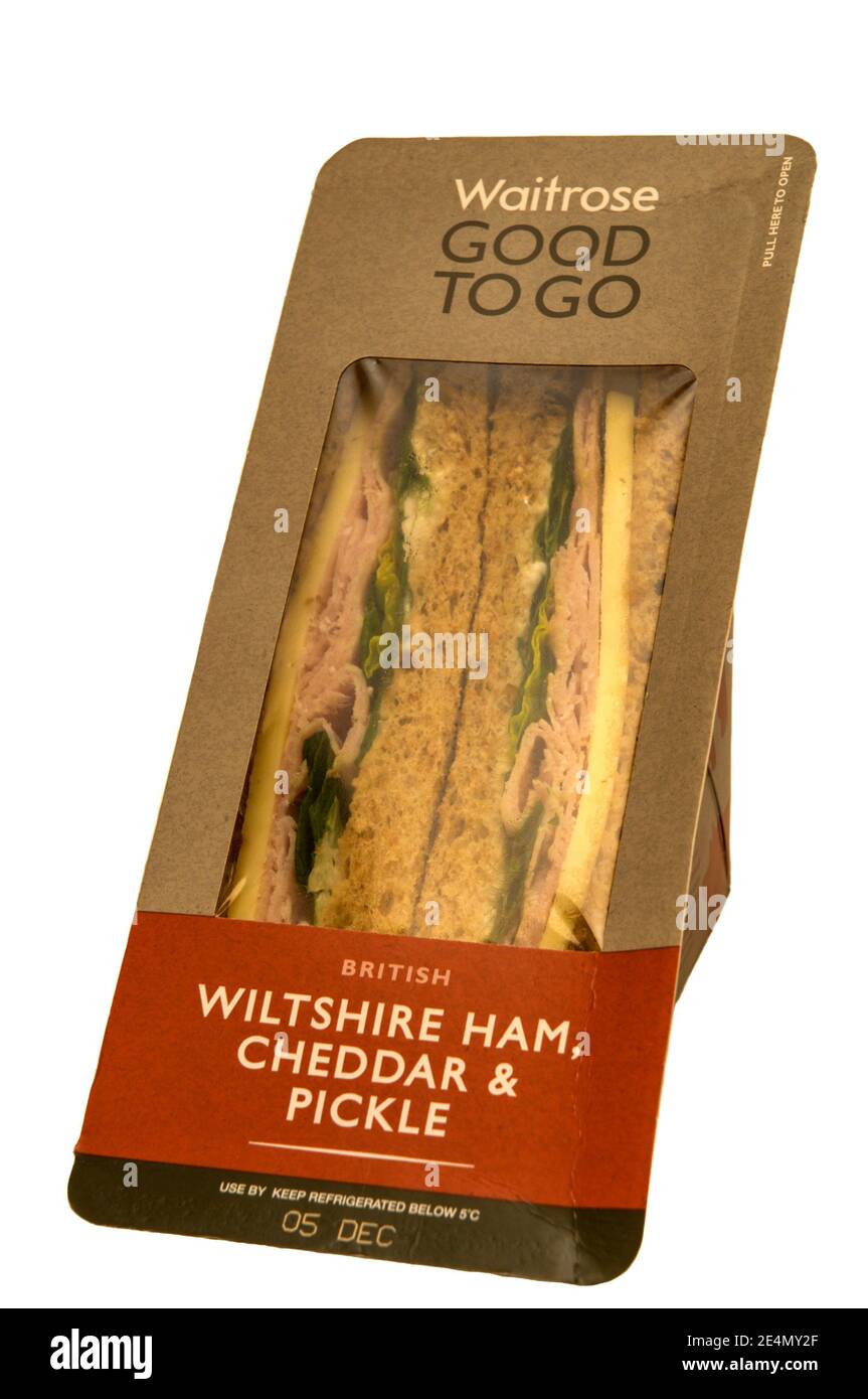 Un sandwich preconfezionato Waitrose Wiltshire Ham, Cheddar & Pickle. Foto Stock