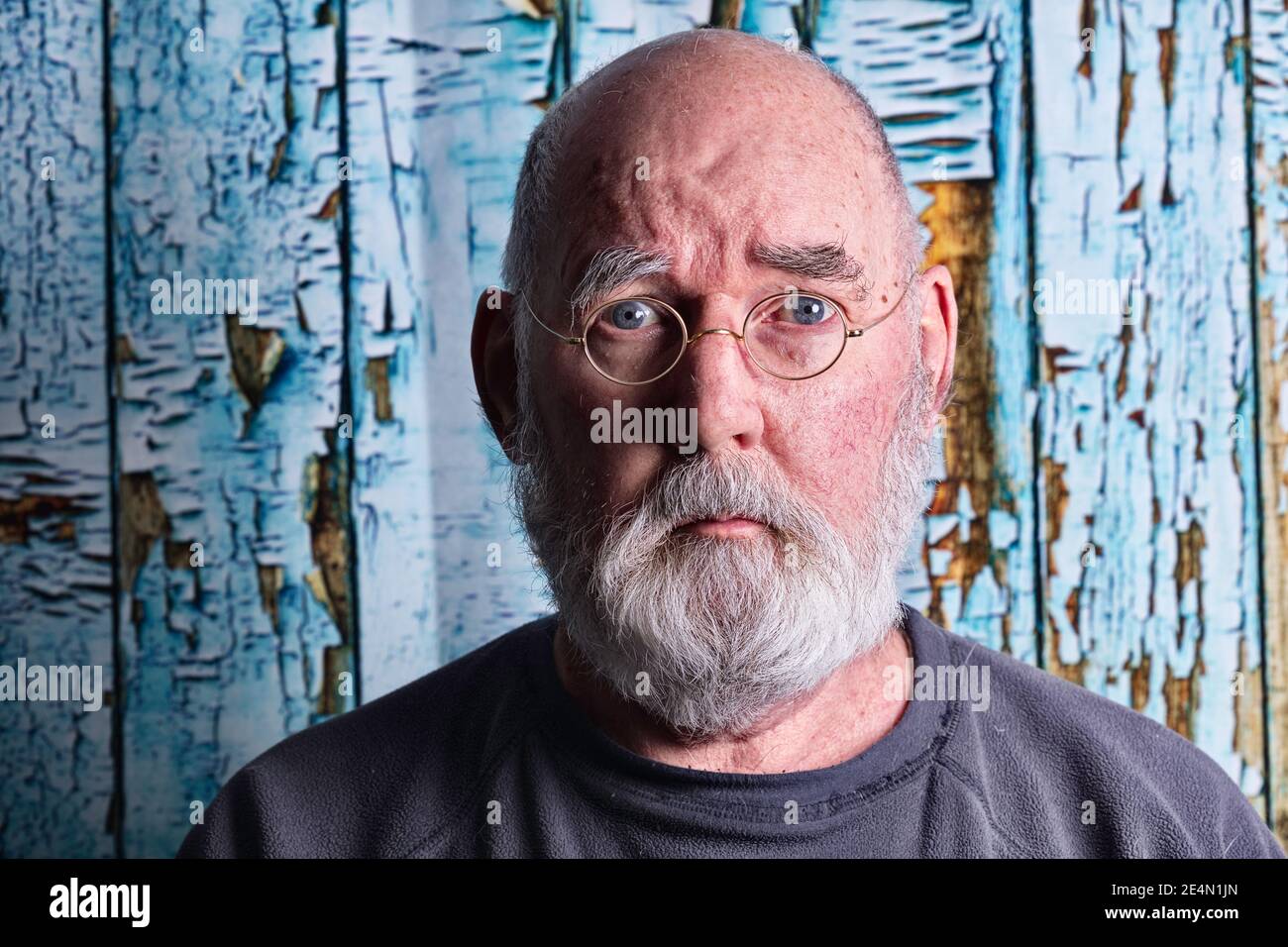 Uomo anziano ordinario con barba Foto Stock