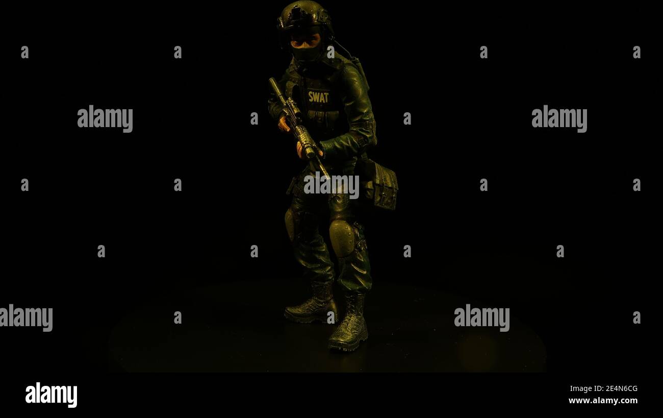 SWAT OFFICER Modell im Maßstab 1:16 - Scala modello 120mm Foto Stock