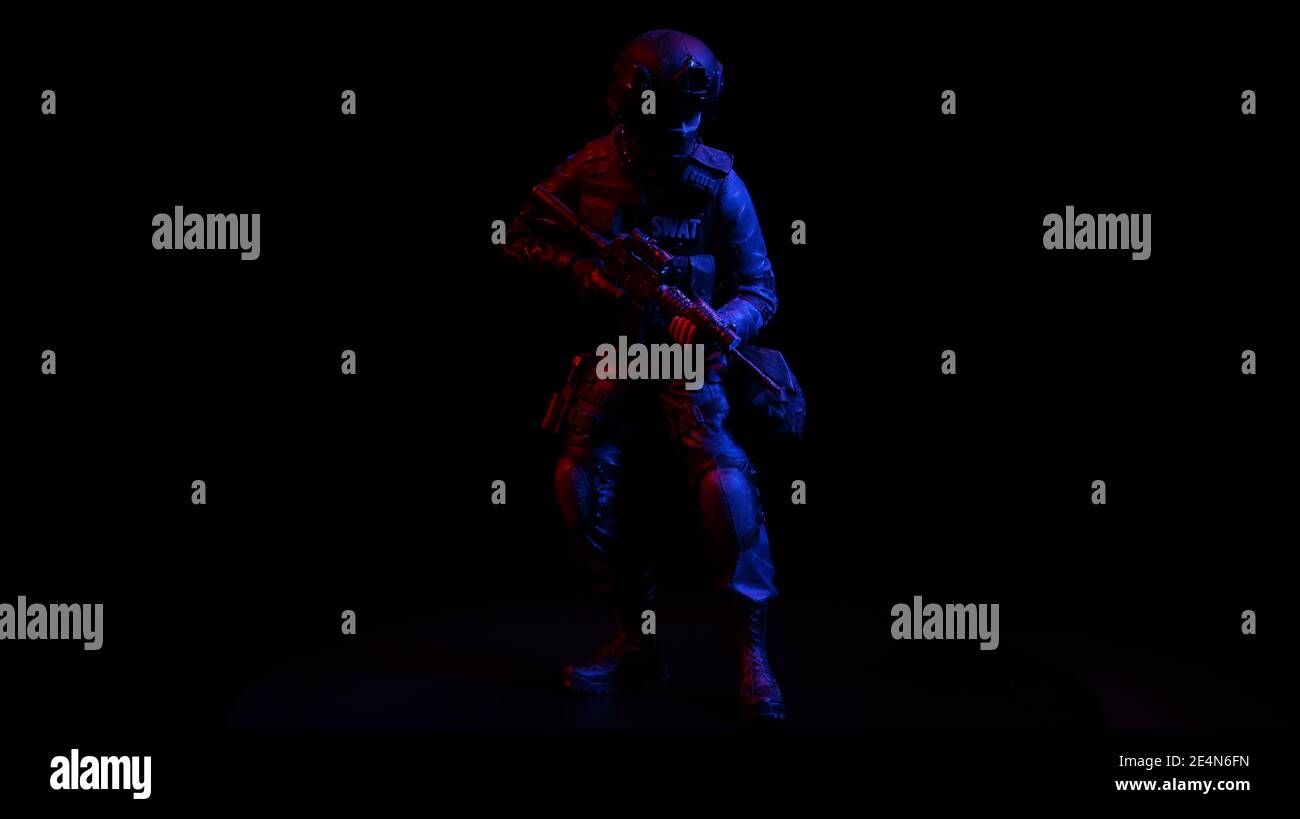 SWAT OFFICER Modell im Maßstab 1:16 - Scala modello 120mm Foto Stock