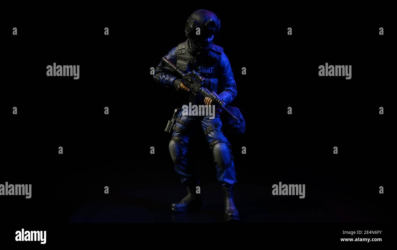 SWAT OFFICER Modell im Maßstab 1:16 - Scala modello 120mm Foto Stock