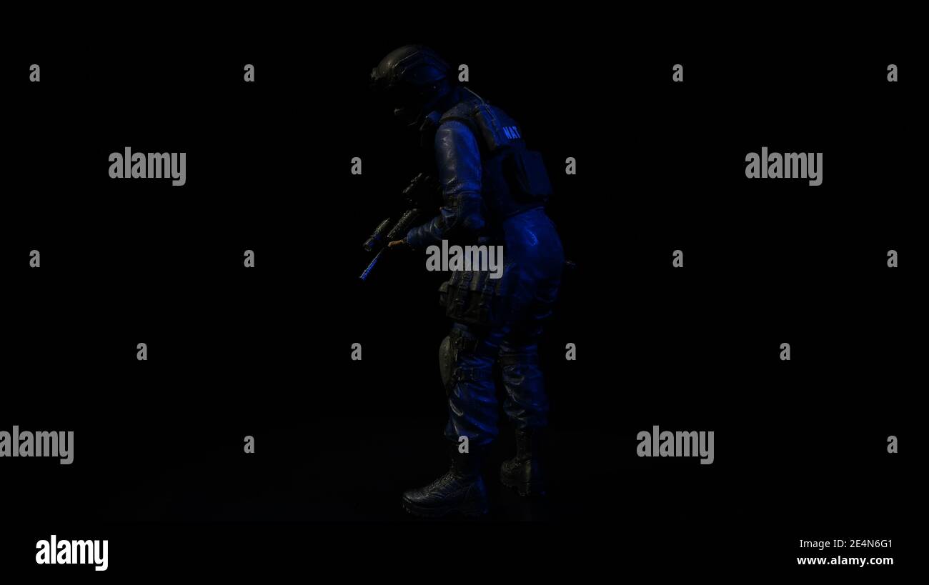 SWAT OFFICER Modell im Maßstab 1:16 - Scala modello 120mm Foto Stock