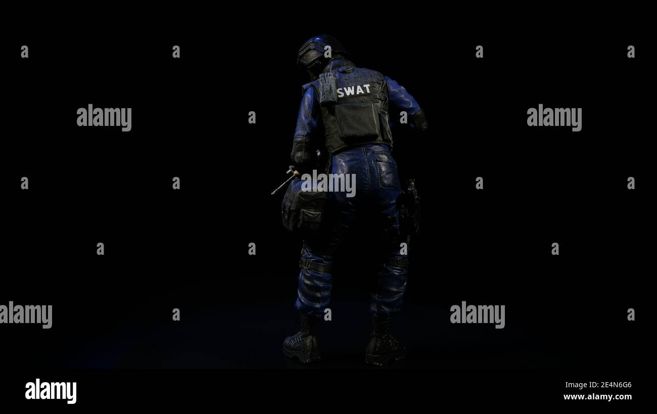 SWAT OFFICER Modell im Maßstab 1:16 - Scala modello 120mm Foto Stock