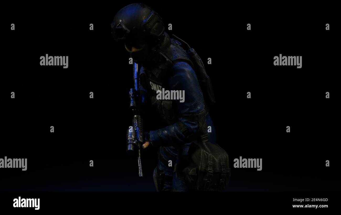 SWAT OFFICER Modell im Maßstab 1:16 - Scala modello 120mm Foto Stock