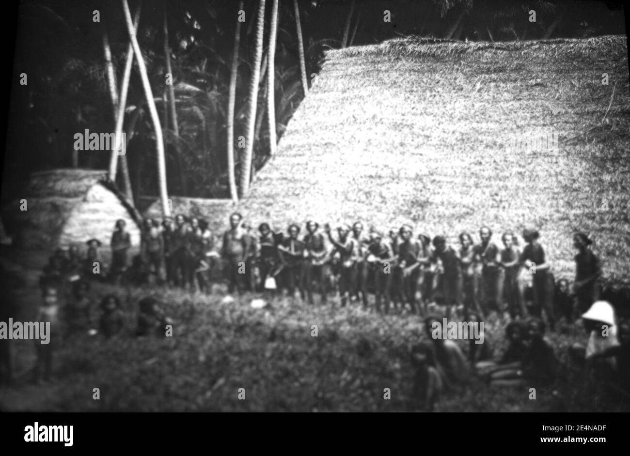 Uomini che ballano sull'isola di Tobi (1908-1910). Foto Stock