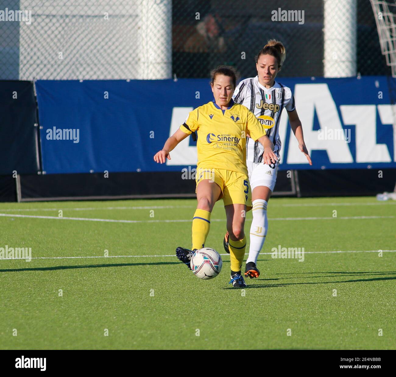 Madison Solow (Hellas Verona Women) durante il campionato italiano femminile, Serie A TimVision Football Match tra Juventus FC e Hellas Verona il 24 gennaio 2021 presso il Juventus Training Center di Vinovo, vicino Torino - Foto Nderim Kaceli / DPPI / LiveMedia Foto Stock