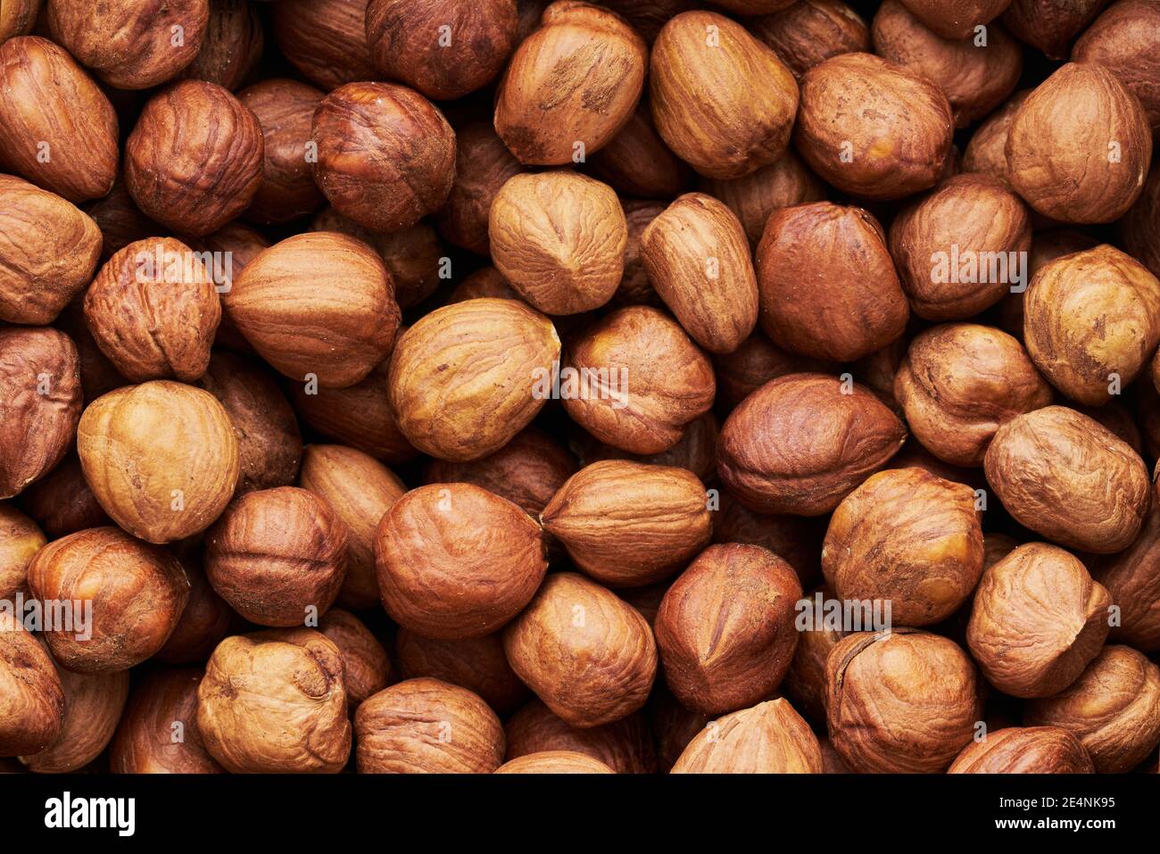 Nocciola sfondo. Un mucchio di nocciole sbucciate, sfondo alimentare. Vista dall'alto Foto Stock