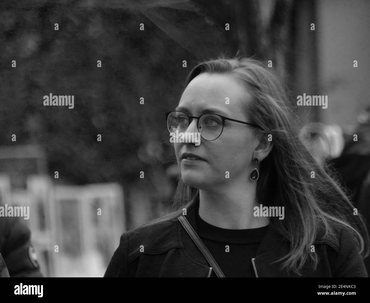 New York, New York, Stati Uniti. 27 Nov 2020. La pandemia ha imperversato per così tanto tempo che ora, anche se milioni di persone vengono vaccinate, altri milioni di persone saranno infettate a meno che le persone non continuino a indossare maschere e a mantenere le distanze sociali fino all’estate o più tardi, secondo gli scienziati della Columbia University. Credit: John Marshall Mantel/ZUMA Wire/Alamy Live News Foto Stock