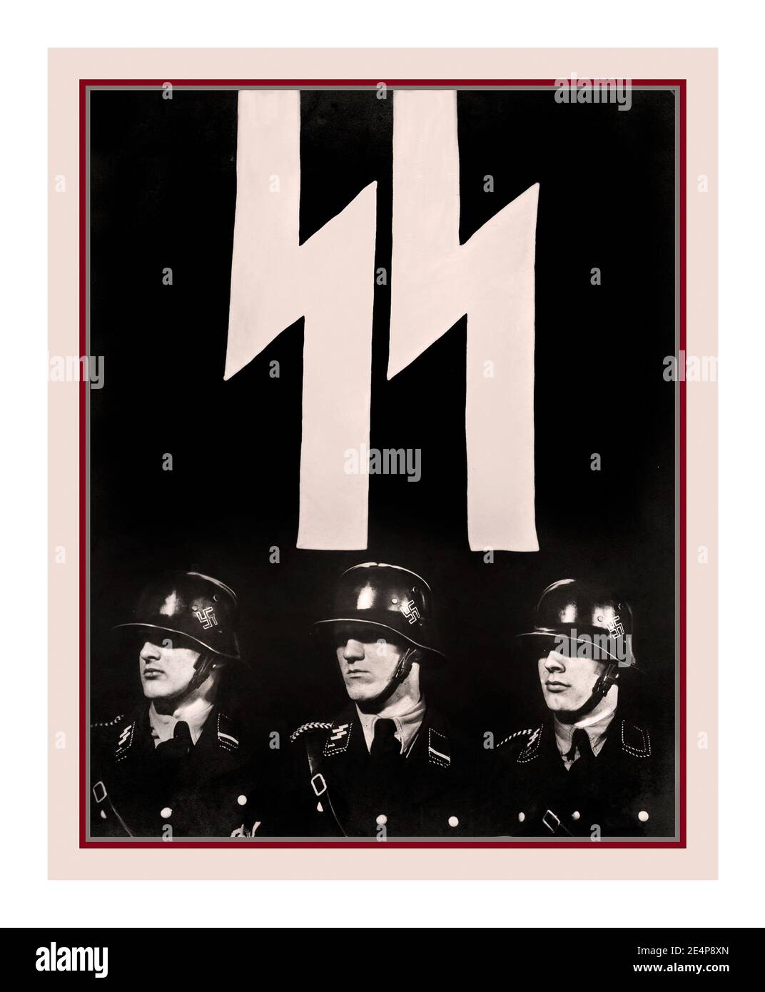 WAFFEN SS-Einsatzgruppen 1941 CARTELLINO PER IL RECLUTAMENTO DI PROPAGANDA NAZISTA "My Honour is called loyalty", "SS-Verfügungstruppe" Feldpostfotokarte "Meine Ehre heißt Treue", 1941, "SS-Einsatzstruppe" cartellone fotografico "My Honor is called loyalty", SS-Einsatzgruppen erano squadre paramilitari della morte della Germania nazista responsabili principalmente di uccisioni di massa, durante la seconda guerra mondiale (1939-45) nell'Europa occupata dalla Germania nazista. Foto Stock