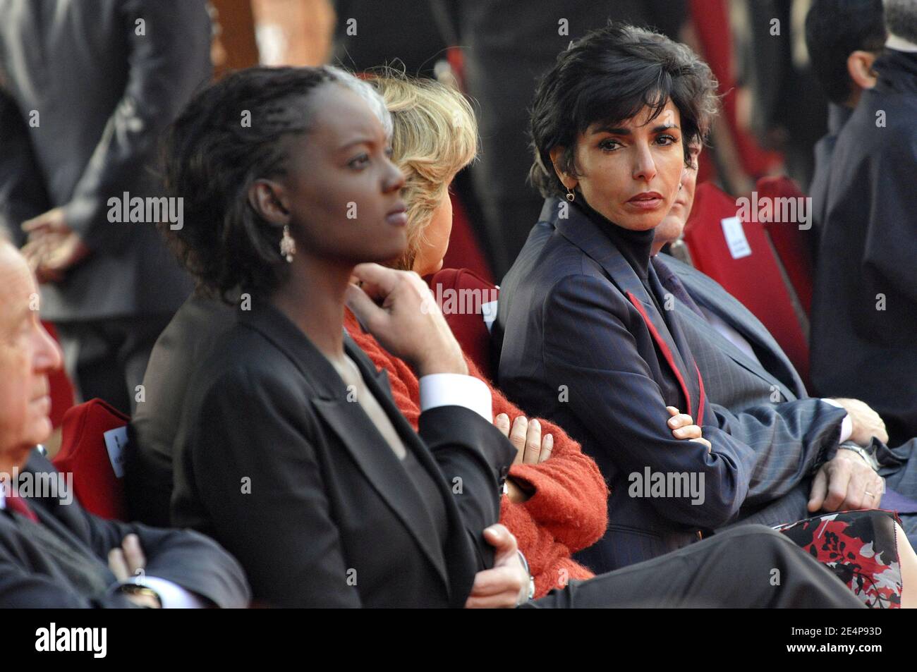 (L-R) il Segretario di Stato francese per i diritti umani Rama Yade, il Ministro dell'Istruzione superiore e della Ricerca Valerie Pecresse e il Ministro della Giustizia Rachida dati partecipano al Palazzo Presidenziale di Rashtrapati Bhavan a Nuova Delhi, India, prima di una cena ufficiale, il 25 gennaio 2008, Il primo giorno della visita ufficiale di due giorni di Sarkozy. Foto di Elodie Gregoire/ABACAPRESS.COM Foto Stock