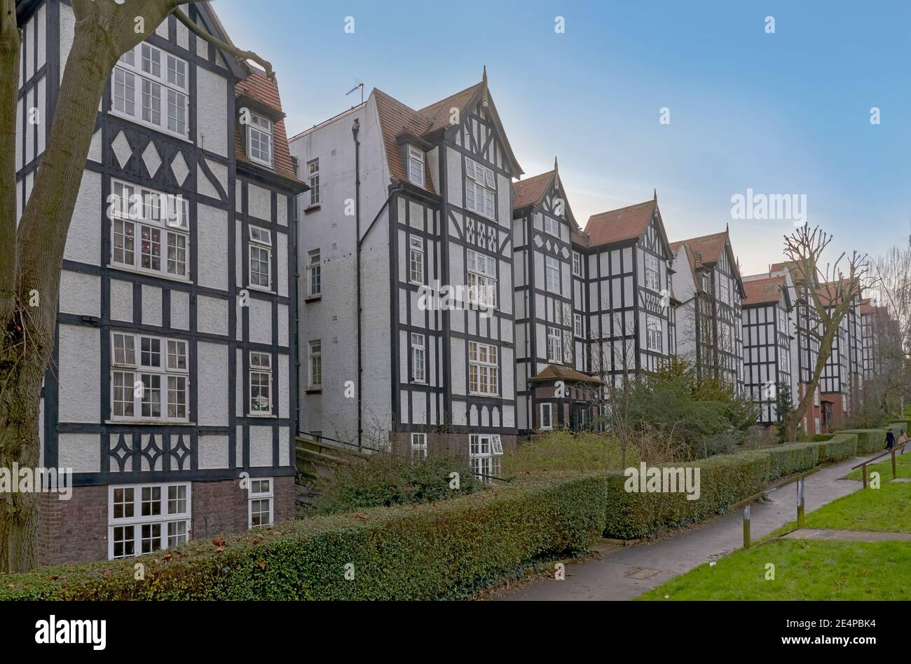 holly lodge ville mock tudor case Foto Stock
