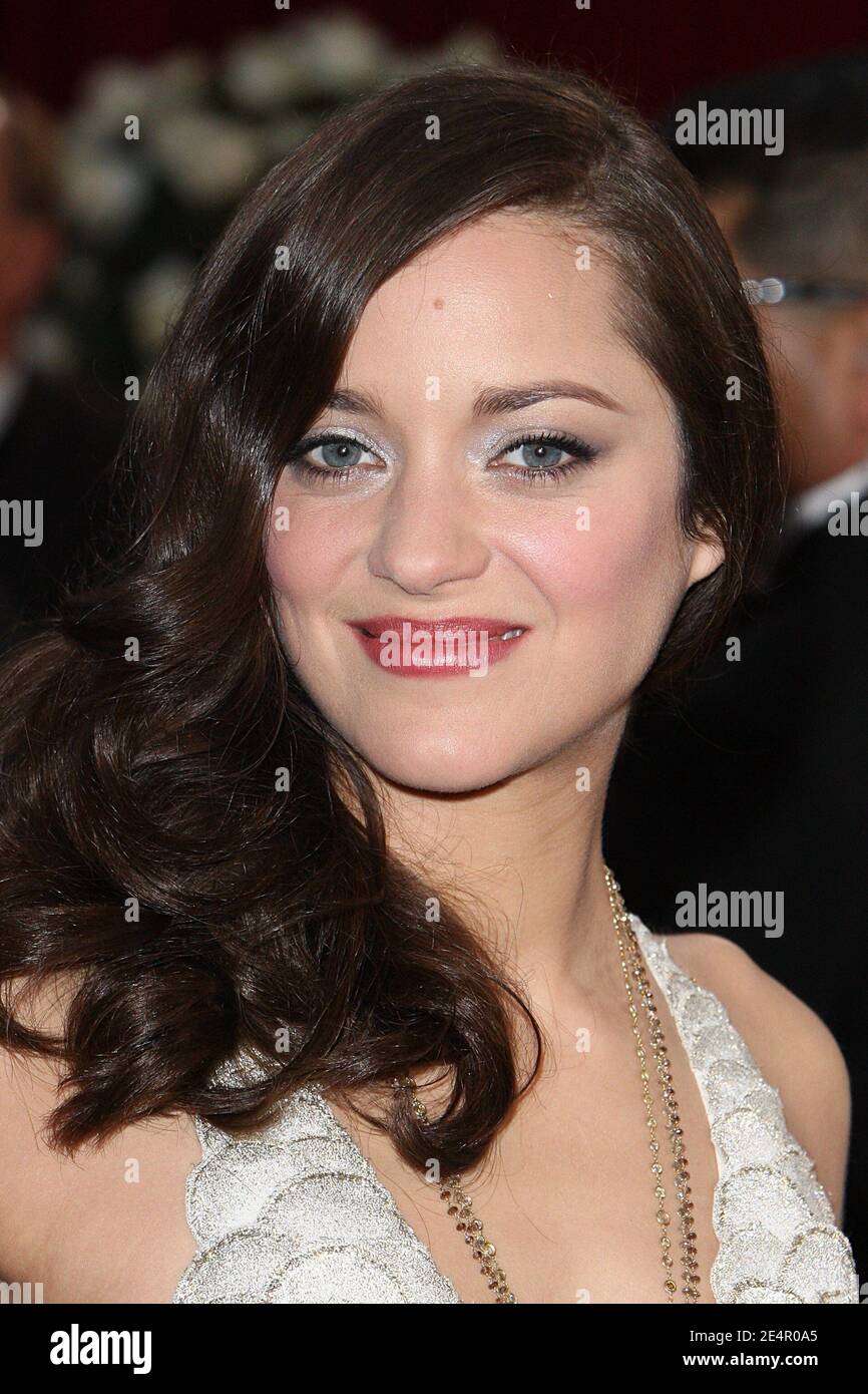 Marion Cotillard arriva all'ottantesimo Academy Awards, che si tiene presso il Kodak Theatre di Hollywood Boulevard a Los Angeles, California, USA il 24 febbraio 2008. Foto di Ian West/PA Foto/ABACAPRESS.COM Foto Stock