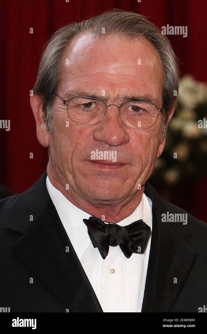 Tommy Lee Jones arriva agli ottanta Academy Awards, che si sono tenuti presso il Kodak Theatre di Hollywood Boulevard a Los Angeles, California, USA il 24 febbraio 2008. Foto di Ian West/PA Foto/ABACAPRESS.COM Foto Stock