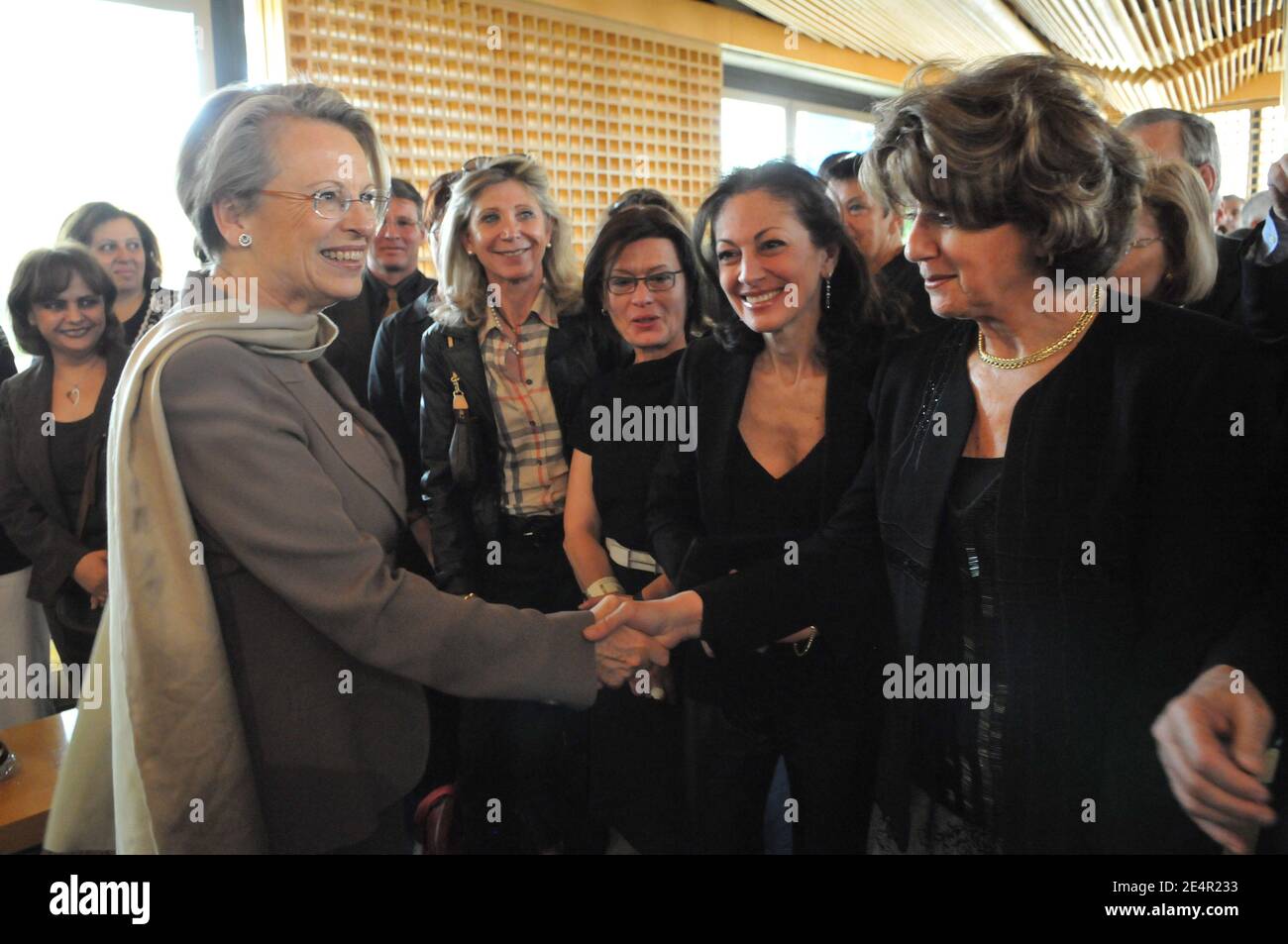 ESCLUSIVA - il Ministro degli interni francese Michele Alliot-Marie incontra la comunità francese a Riyadh, Arabia Saudita, il 25 febbraio 2008. Michele Alliot-Marie è in visita di 2 giorni nel regno dell'Arabia Saudita per firmare un accordo con il governo Saudita per unire gli sforzi per combattere il terrorismo. Foto di Ammar Abd Rabbo/ABACAPRESS.COM Foto Stock