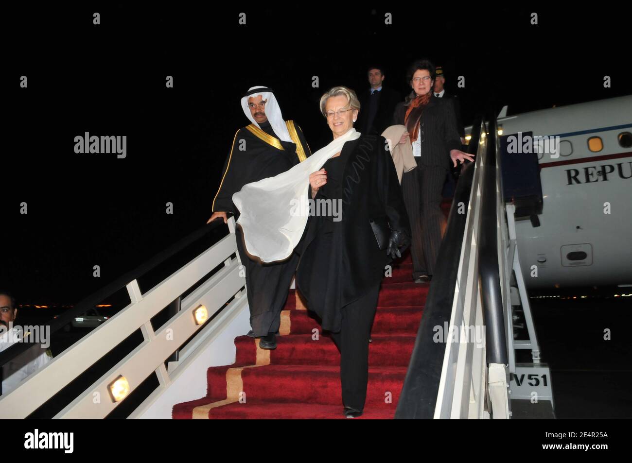 ESCLUSIVA - il Ministro degli interni francese Michele Alliot-Marie arriva a Riyadh, Arabia Saudita il 24 febbraio 2008. Michele Alliot-Marie è in visita di 2 giorni nel regno dell'Arabia Saudita per firmare un accordo con il governo Saudita per unire gli sforzi per combattere il terrorismo. Foto di Ammar Abd Rabbo/ABACAPRESS.COM Foto Stock