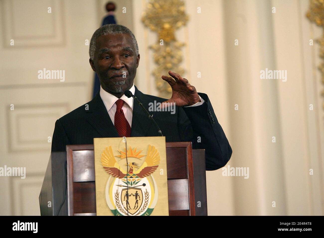 Il Presidente sudafricano Thabo Mbeki durante la conferenza stampa congiunta con il Presidente francese Nicolas Sarkozy al Palazzo Presidenziale di Città del Capo, Sudafrica, il 28 febbraio 2008. Nicolas Sarkozy e sua moglie Carla Bruni-Sarkozy sono in visita ufficiale di due giorni in Sud Africa. Foto di Mousse/ABACAPRESS.COM Foto Stock