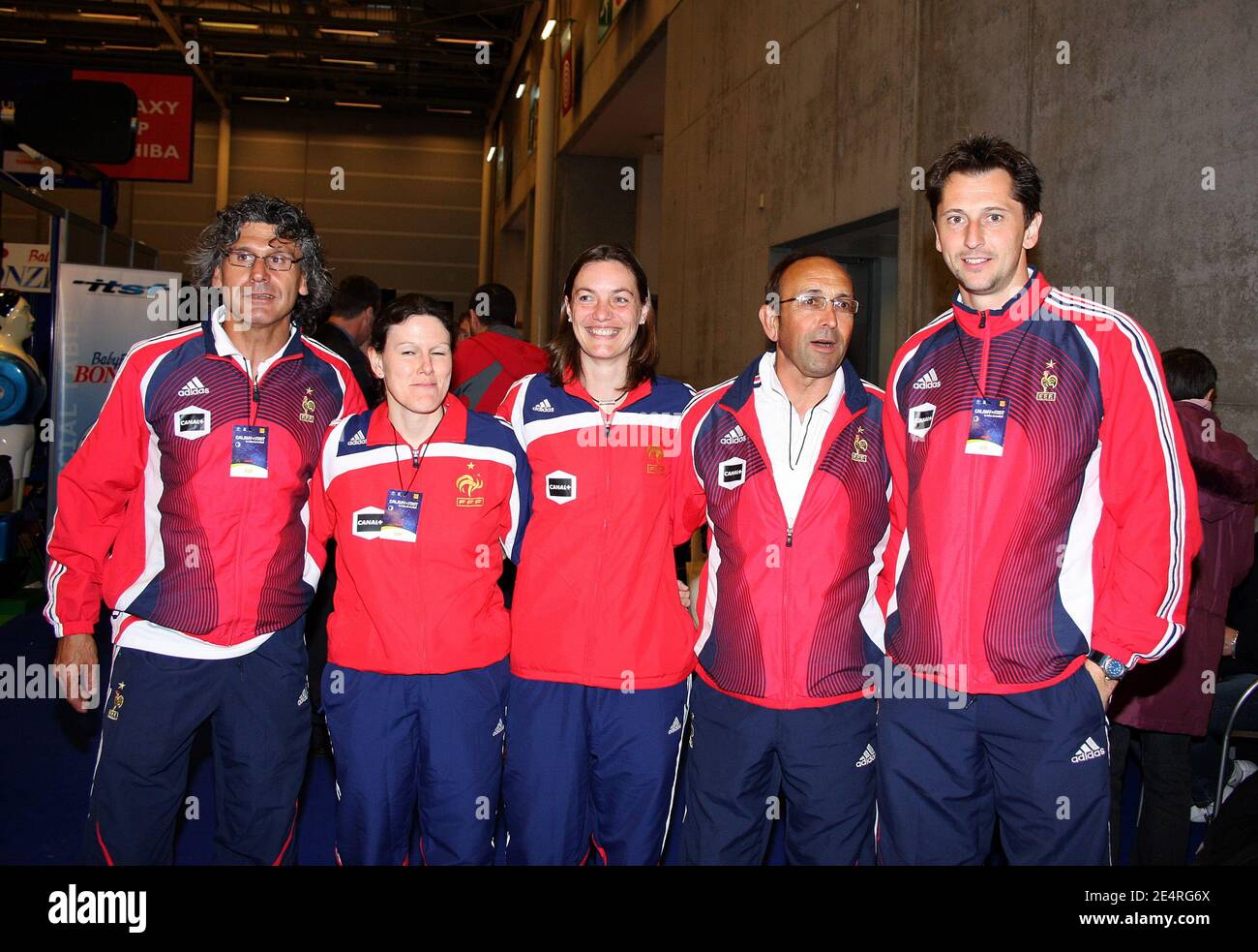 Le donne francesi di calcio: Andre Barthelemy, Marilou Duringer, Corinne Diacre Claude Marble, Philippe Joly e Jean-Noel Lavaud al Galaxy Foot Show al 'Parc des Expos a Parigi, Francia, il 9 marzo 2008. Foto di Michel Clementz/Cameleon/ABACAPRESS.COM Foto Stock