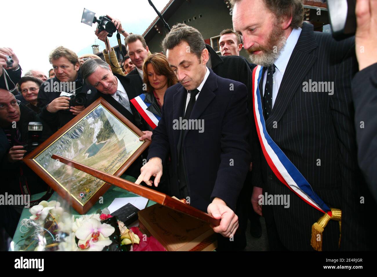 Il presidente Nicolas Sarkozy visita le Petit-Bornand, in Francia, il 18 marzo 2008. Foto di Mousse/ABACAPRESS.COM Foto Stock