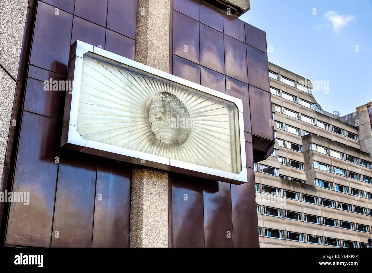 Blocco acrilico monolitico creato per Stanley Kubrick's 2001: A Space Odyssey, St Kathatrine Docks, Londra, Regno Unito Foto Stock