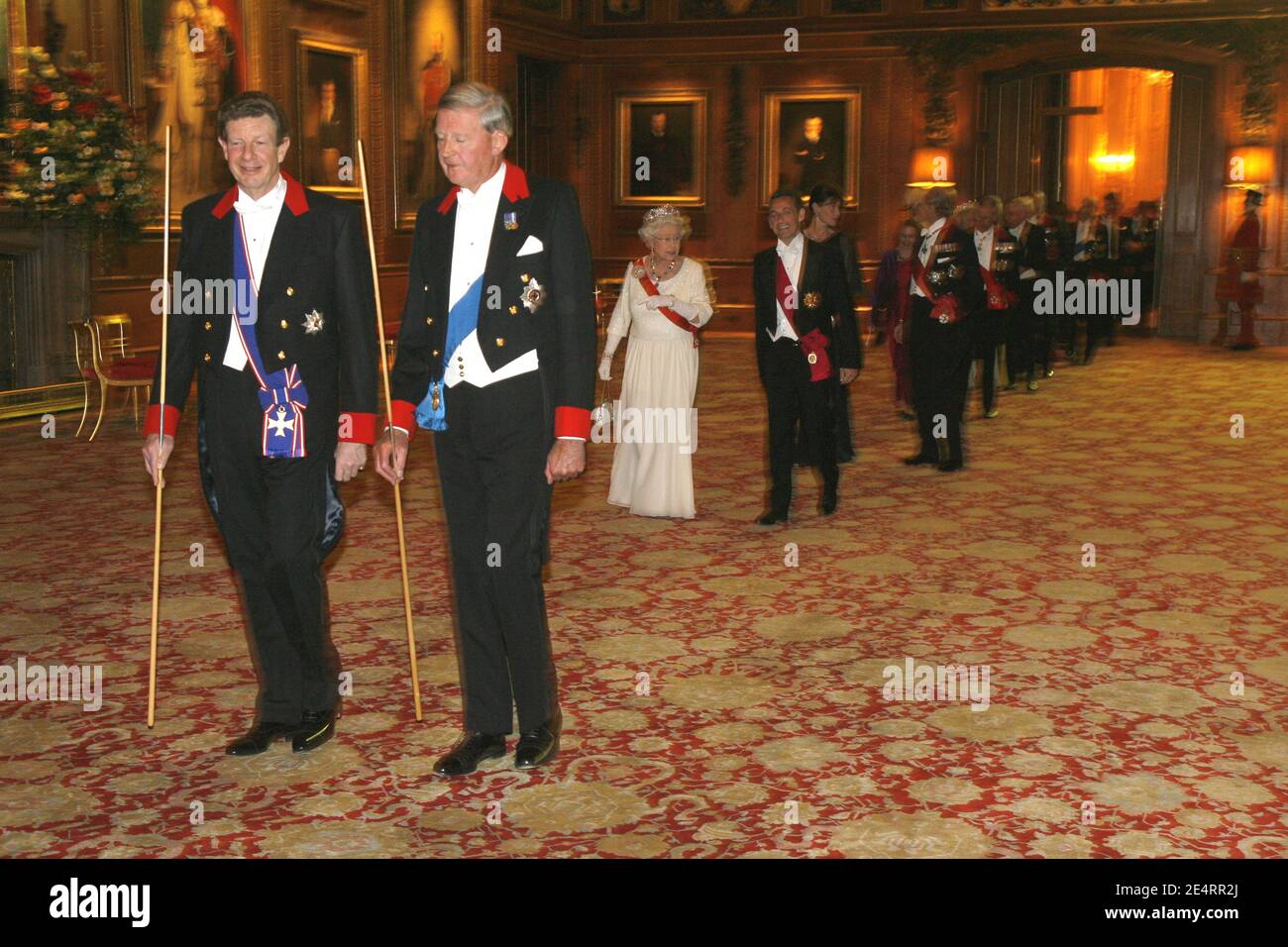 La regina Elisabetta II, il presidente francese Nicolas Sarkozy, il duca di Edimburgo, Carla Bruni-Sarkozy e il principe Carlo di Galles arrivano al banchetto di Stato a Windsor Castel, a Windsor, Regno Unito, il 26 marzo 2008. Foto di Ludovic/piscina/ABACAPRESS.COM Foto Stock