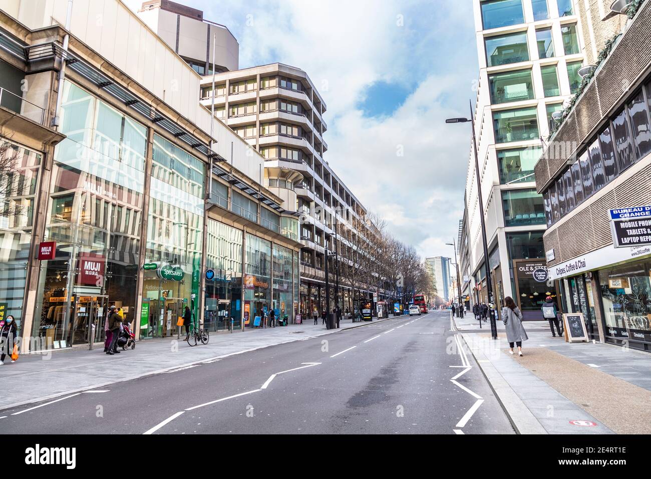 23 gennaio 2021 - Londra, Regno Unito, vuota Tottenham Court Road durante il terzo blocco pandemico del coronavirus Foto Stock