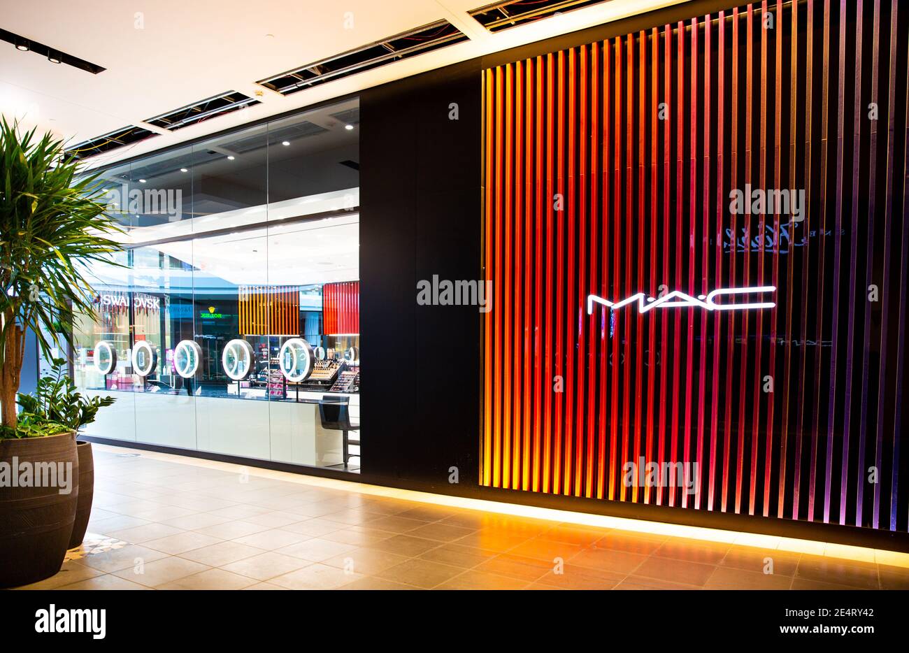 Santa Clara, CA, USA - 14 gennaio 2021: MAC fashion designer di lusso cosmetici e negozio di profumi. Produttore di cosmetici canadese. Foto Stock