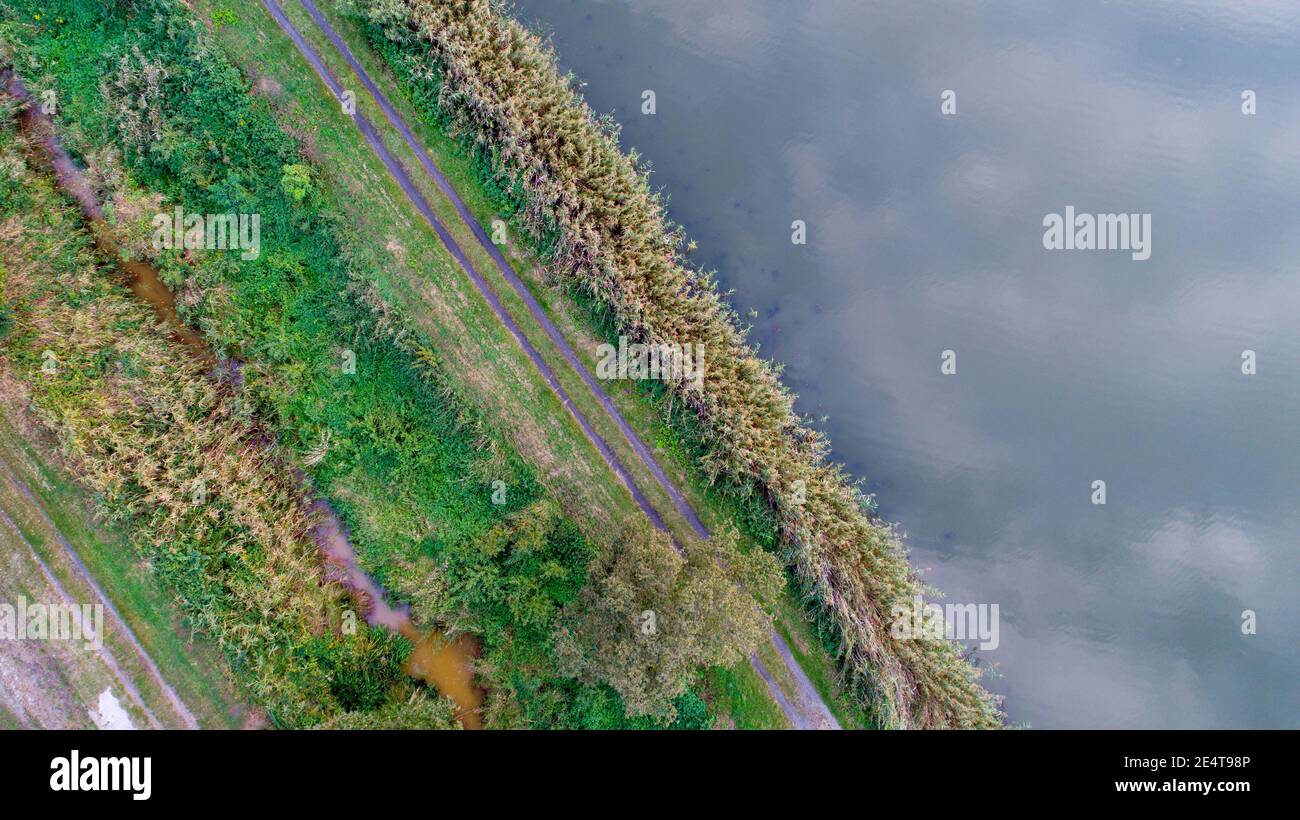 Vista aerea dei droni degli stagni di Milicz in Polonia Foto Stock