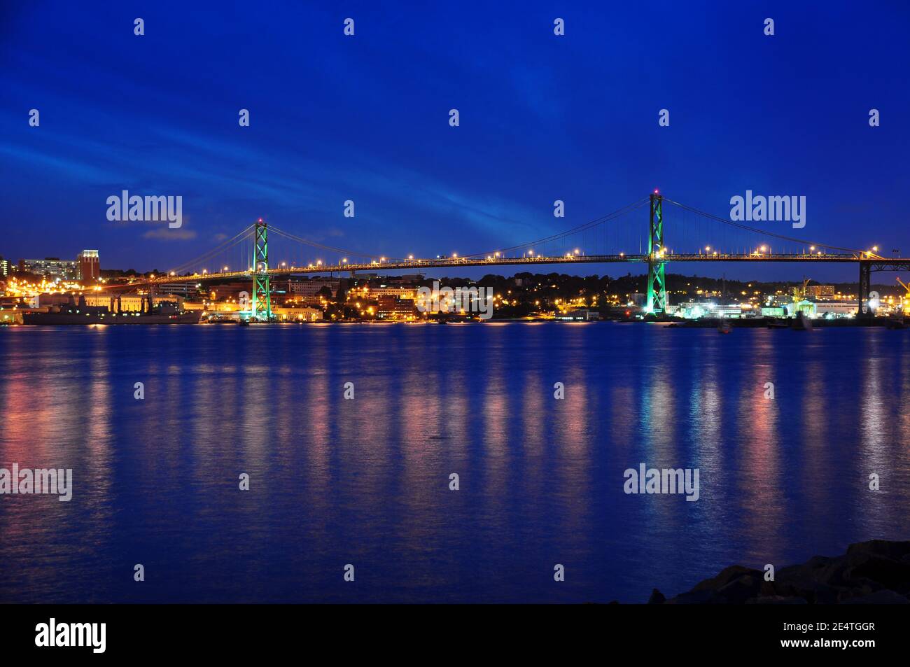 Angus L. Macdonald Bridge che collega Halifax a Dartmouth in Nuova Scozia, Canada Foto Stock