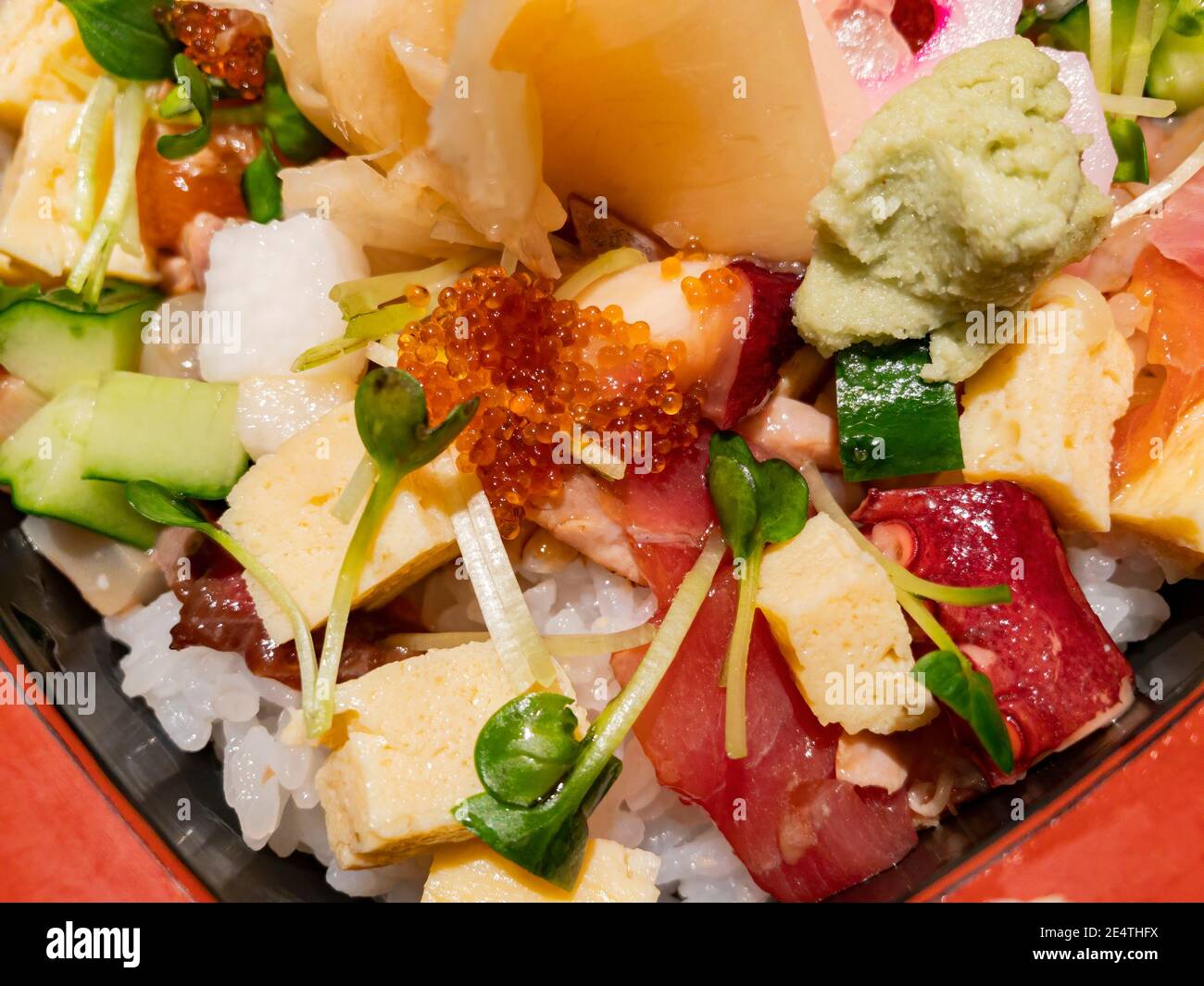 Primo piano di una deliziosa ciotola di poke a Kyoto, Giappone Foto Stock