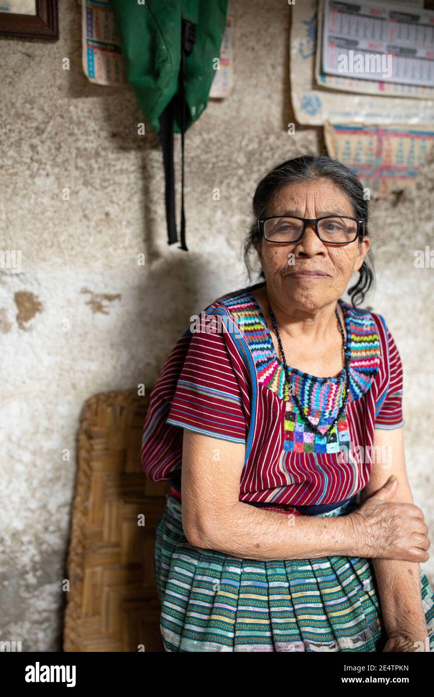 Donna anziana a San Juan la Laguna, Guatemala., America Centrale. Foto Stock