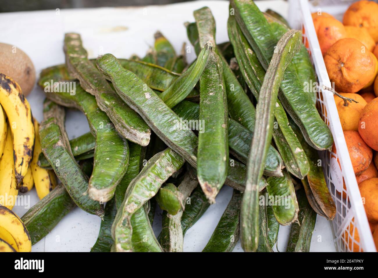 Cialde di frutta Ingo nel mercato di San Juan la Laguna, Guatemala, America centrale. Foto Stock