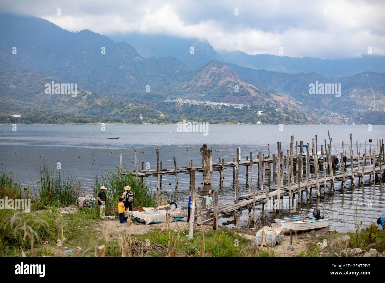 Splendido scenario sul lago Atitlán, Guatemala, America Centrale. Foto Stock