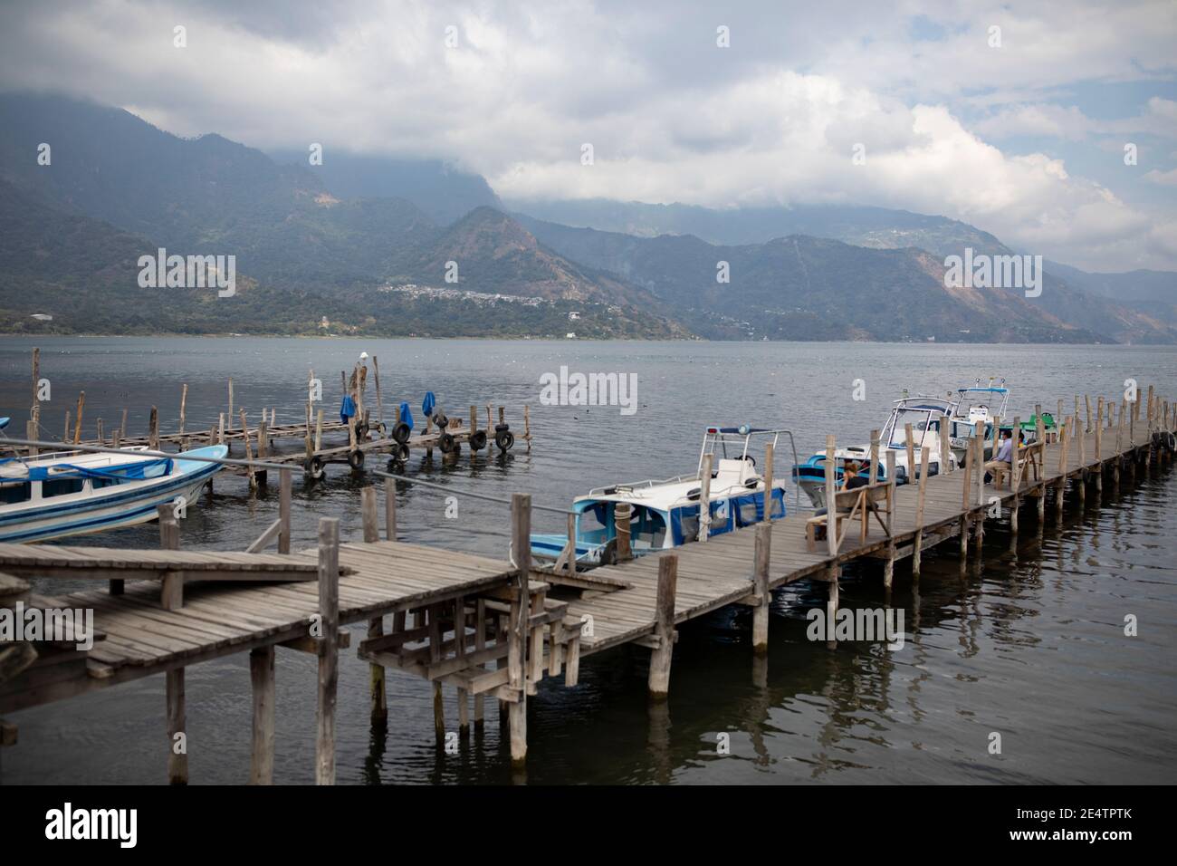 Splendido scenario sul lago Atitlán, Guatemala, America Centrale. Foto Stock