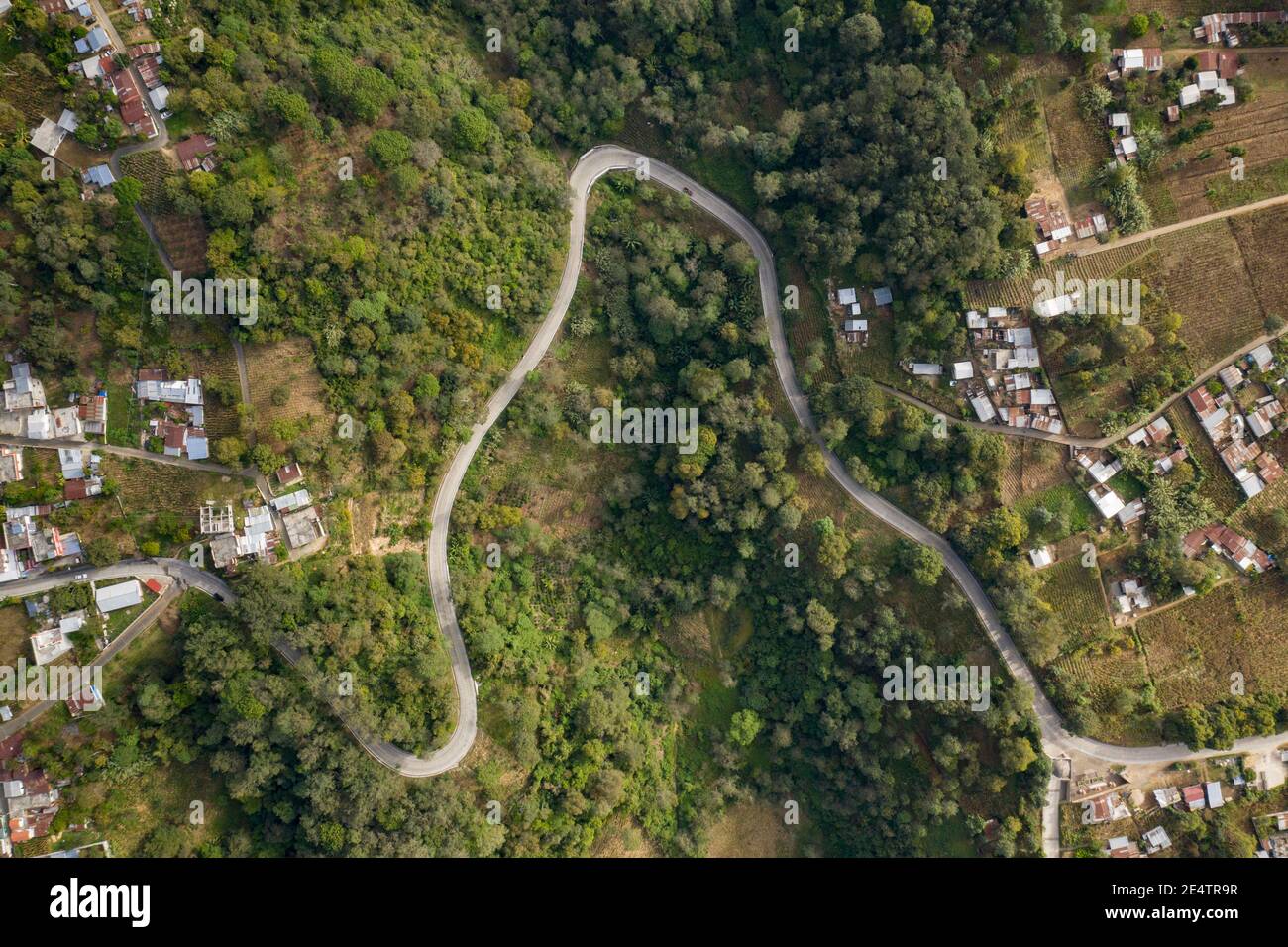 Vista aerea della strada delle Highlands occidentali in Guatemala, America Centrale. Foto Stock