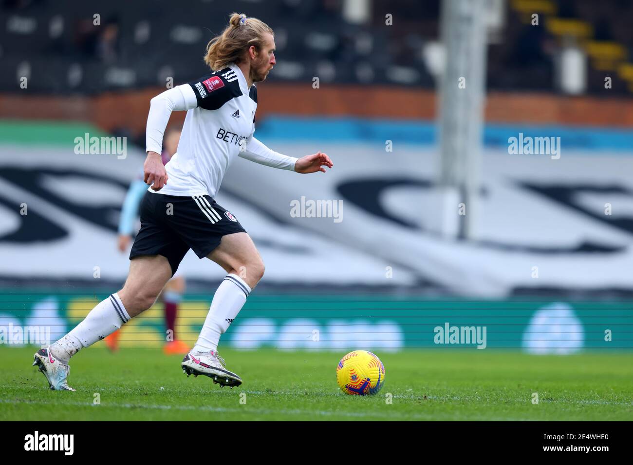 Craven Cottage, Londra, Regno Unito. 24 gennaio 2021. Fulham Versus Burnley; Tim Ream of Fulham Credit: Action Plus Sports/Alamy Live News Foto Stock