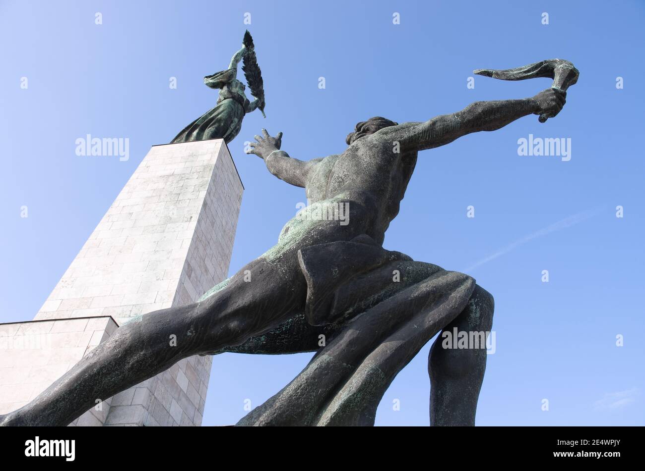 La Statua della libertà o Statua della libertà di Budapest fu eretta nel 1947 in ricordo della liberazione sovietica dell'Ungheria dalle forze naziste durante il mondo Foto Stock