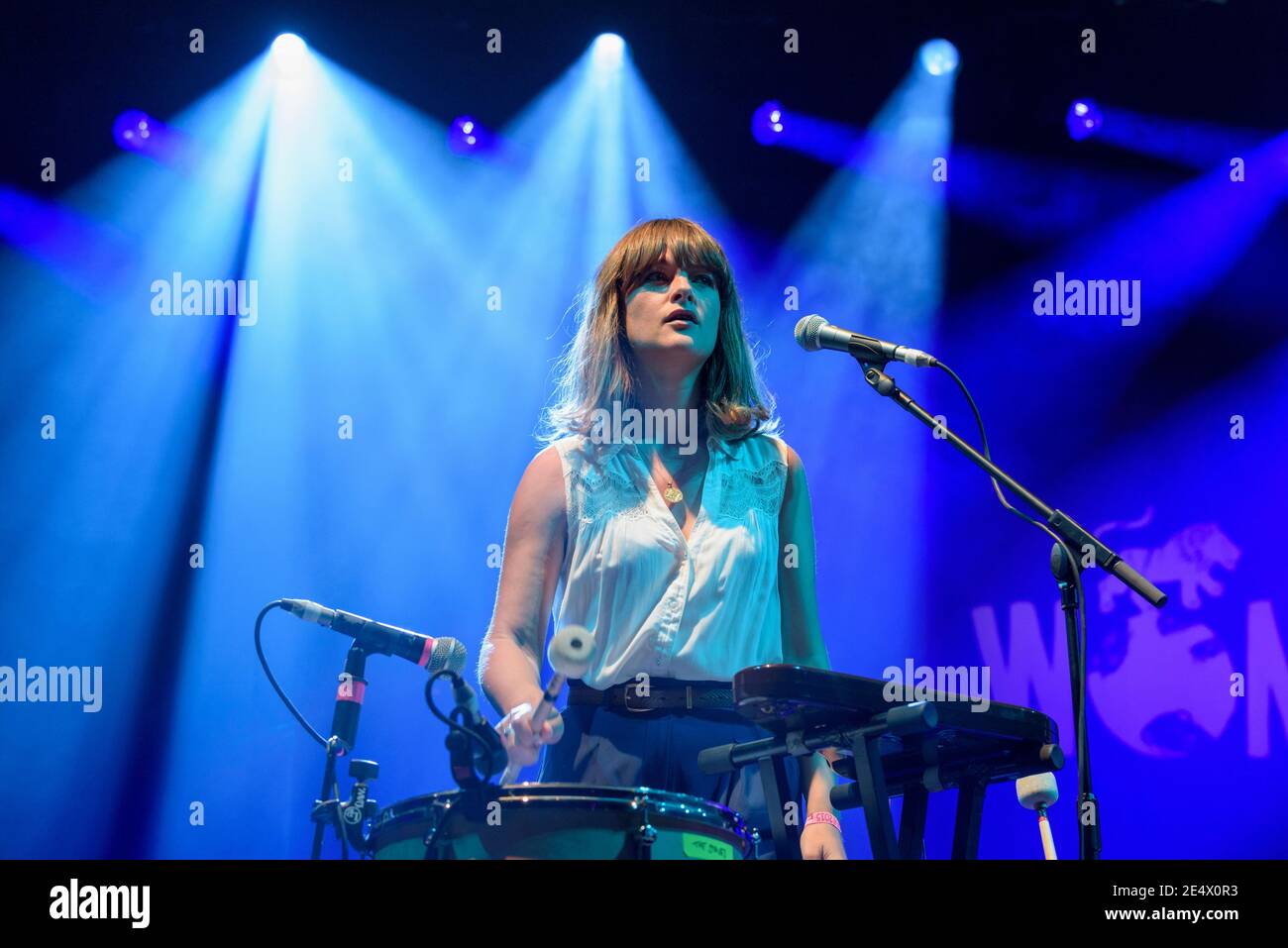 Emily Staveley-Taylor of the Staves si esibisce al Womad Festival, Charlton Park, Regno Unito. 25 luglio 2015 Foto Stock