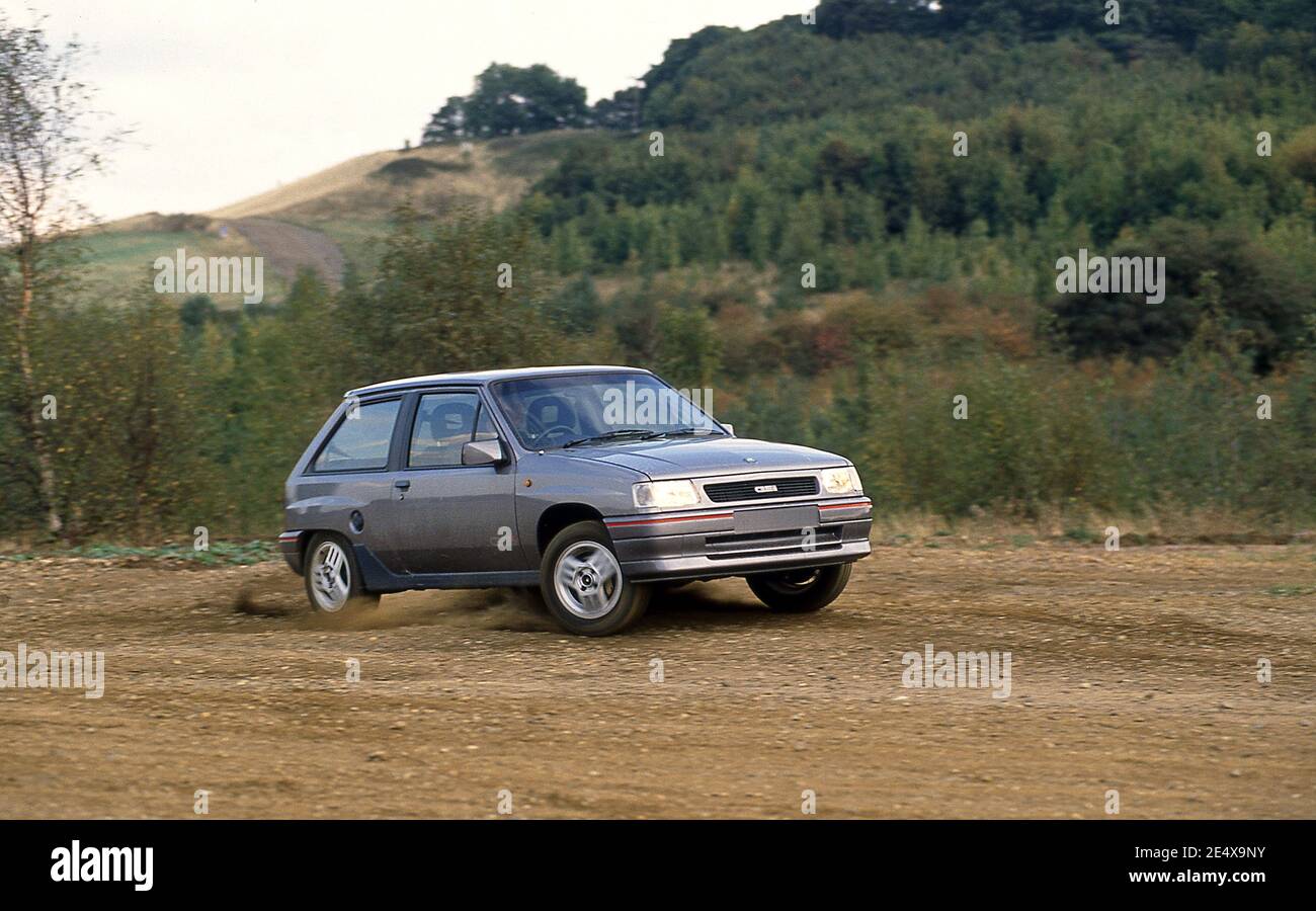 Test Vauxhall Nova GSI al Millbrook Proving Ground in REGNO UNITO 1992 Foto Stock