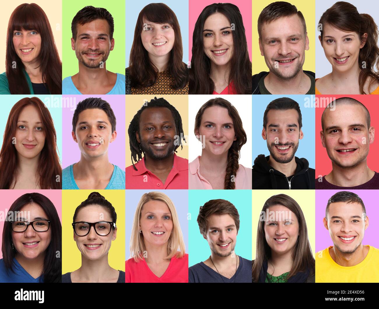 Collage ritratti di gruppo multirazziale multiculturale giovani sorridenti sfondo facce con sfondi Foto Stock