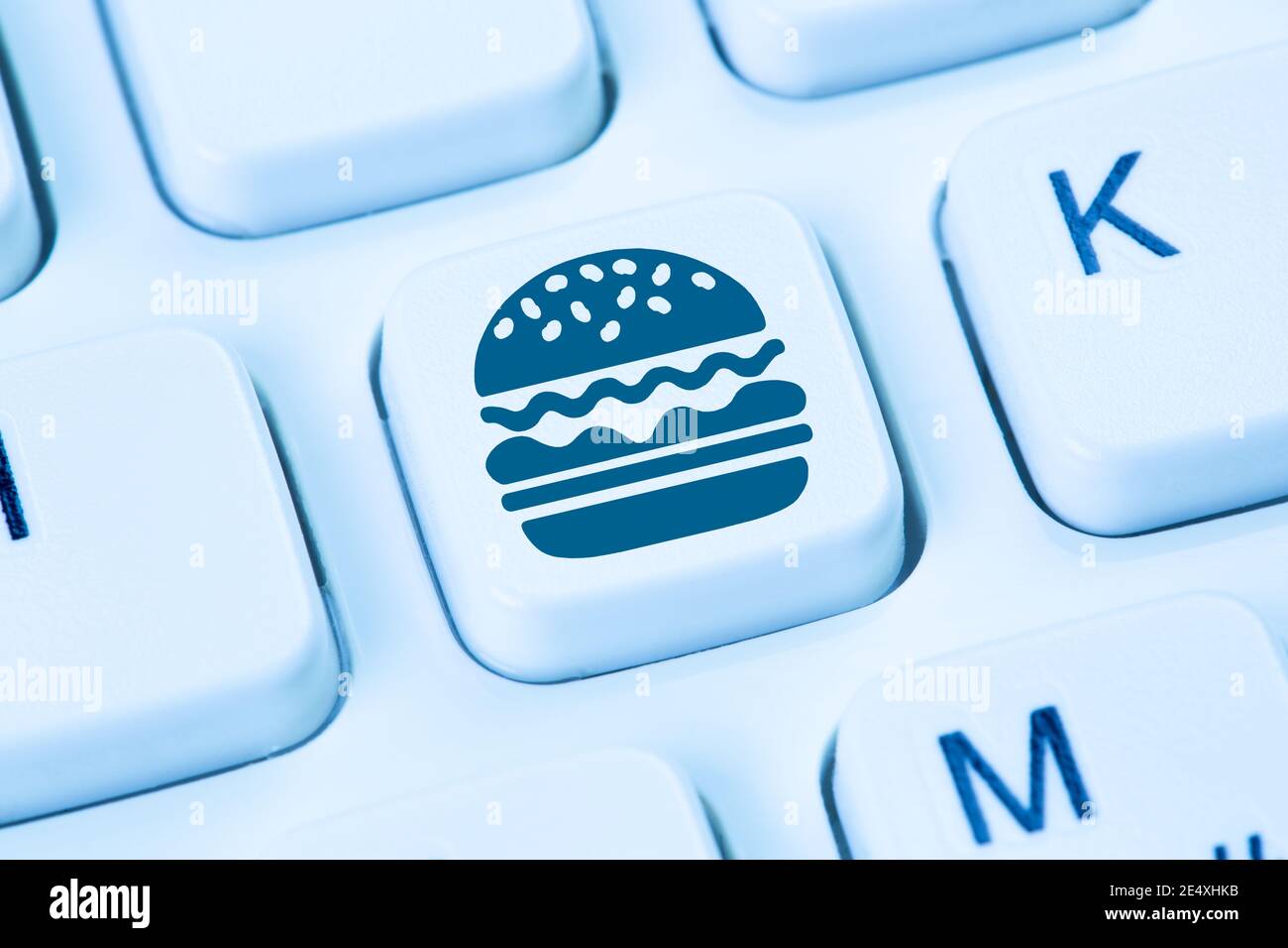 Consegna a domicilio computer hamburger fast food ordinare online tastiera ordine consegna Foto Stock