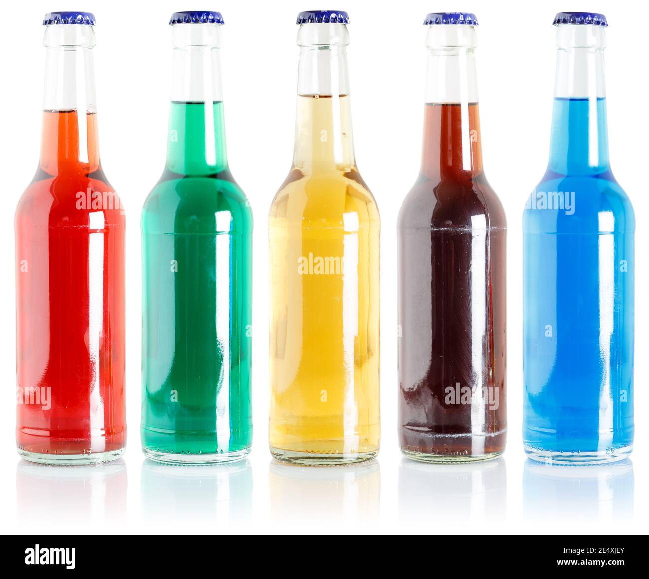 Raccolta di bottiglie di soda Limonade soft drink cola bevanda isolata su sfondo bianco Foto Stock