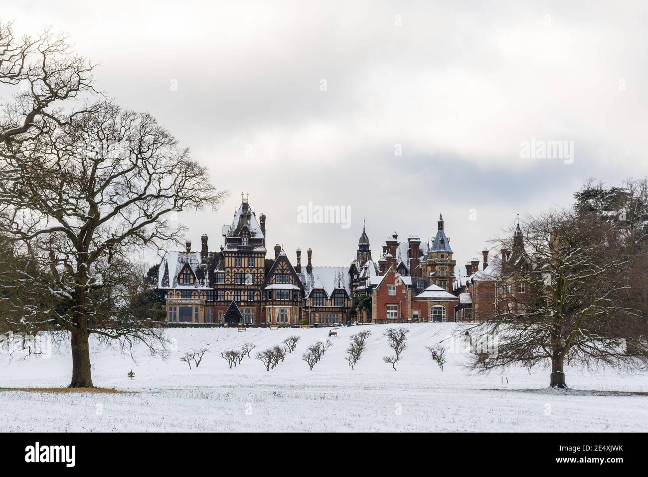 Farnborough Hill, una scuola cattolica romana indipendente ragazze giorno (scuola pubblica inglese) in gennaio o in inverno con neve, Hampshire, Regno Unito Foto Stock