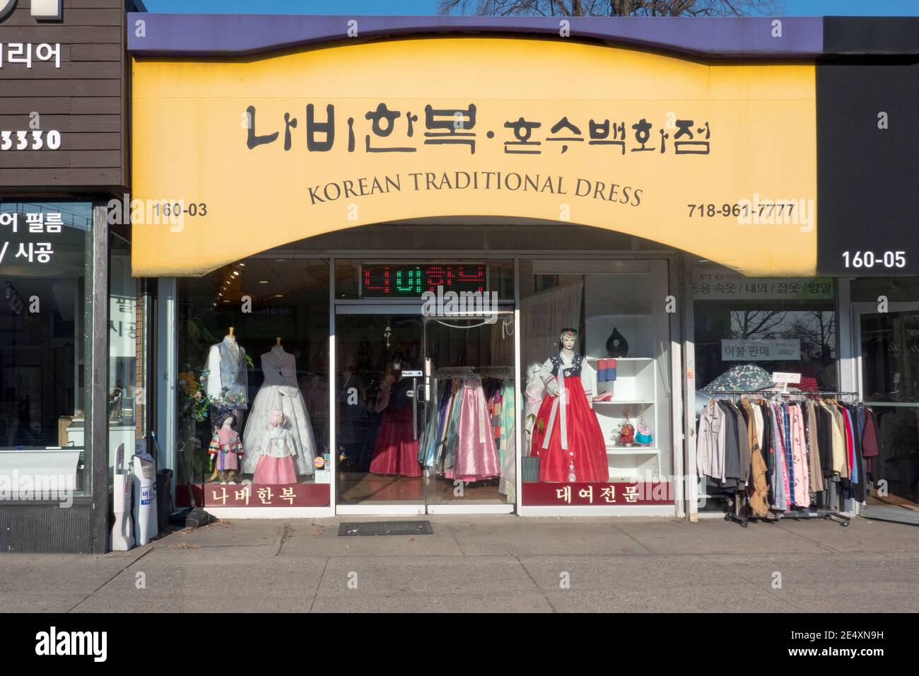 Il negozio di abiti tradizionali coreani a Northern Boulvard a Flushing, Queens, New York City. Foto Stock
