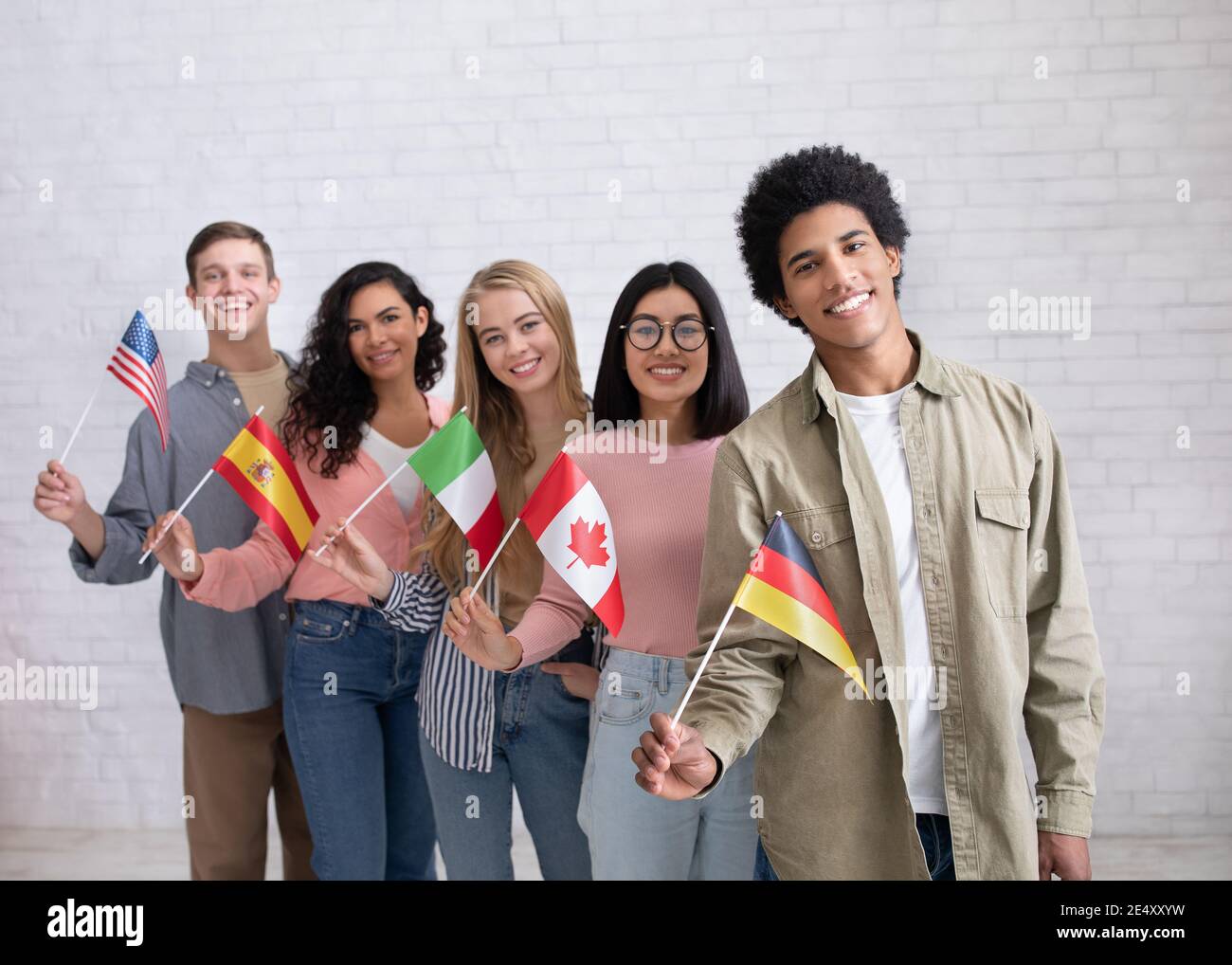 Istruzione moderna di studenti internazionali o immigrati Foto Stock